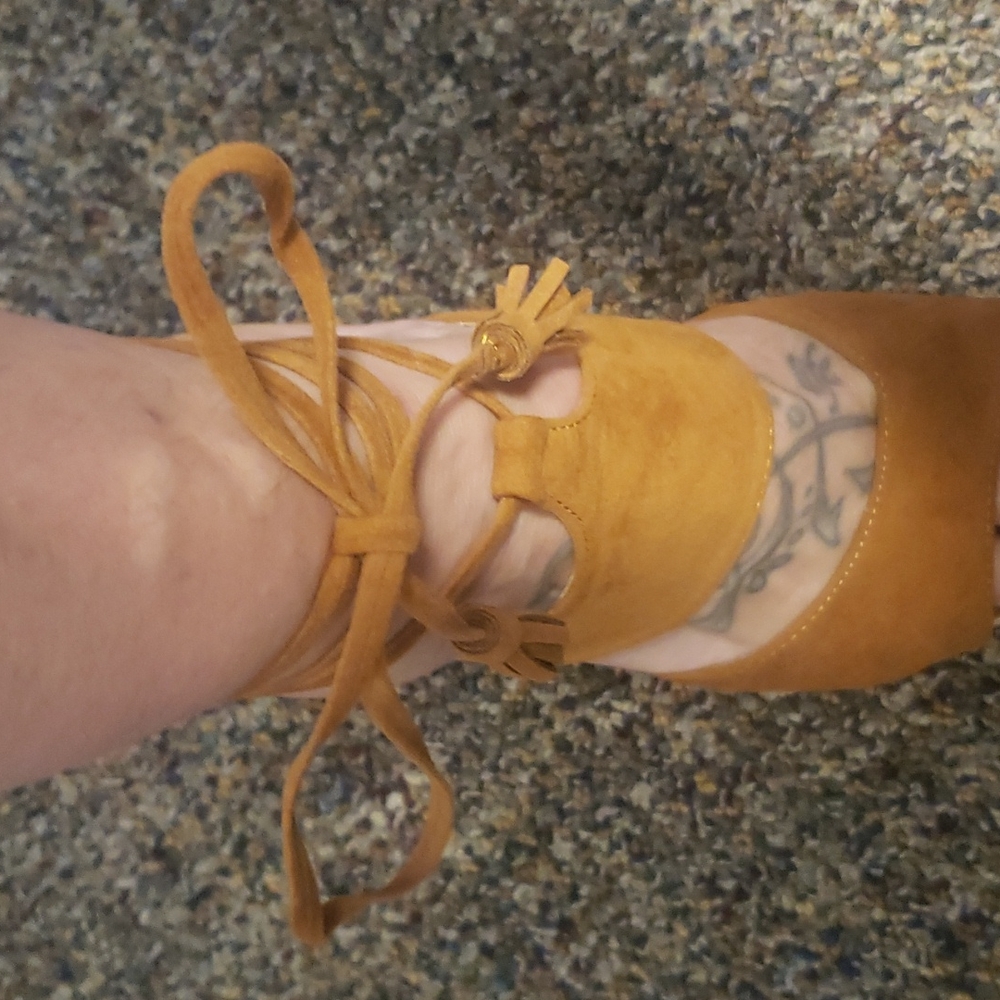 Shoedazzle Platform Heels - Picture 5 of 5